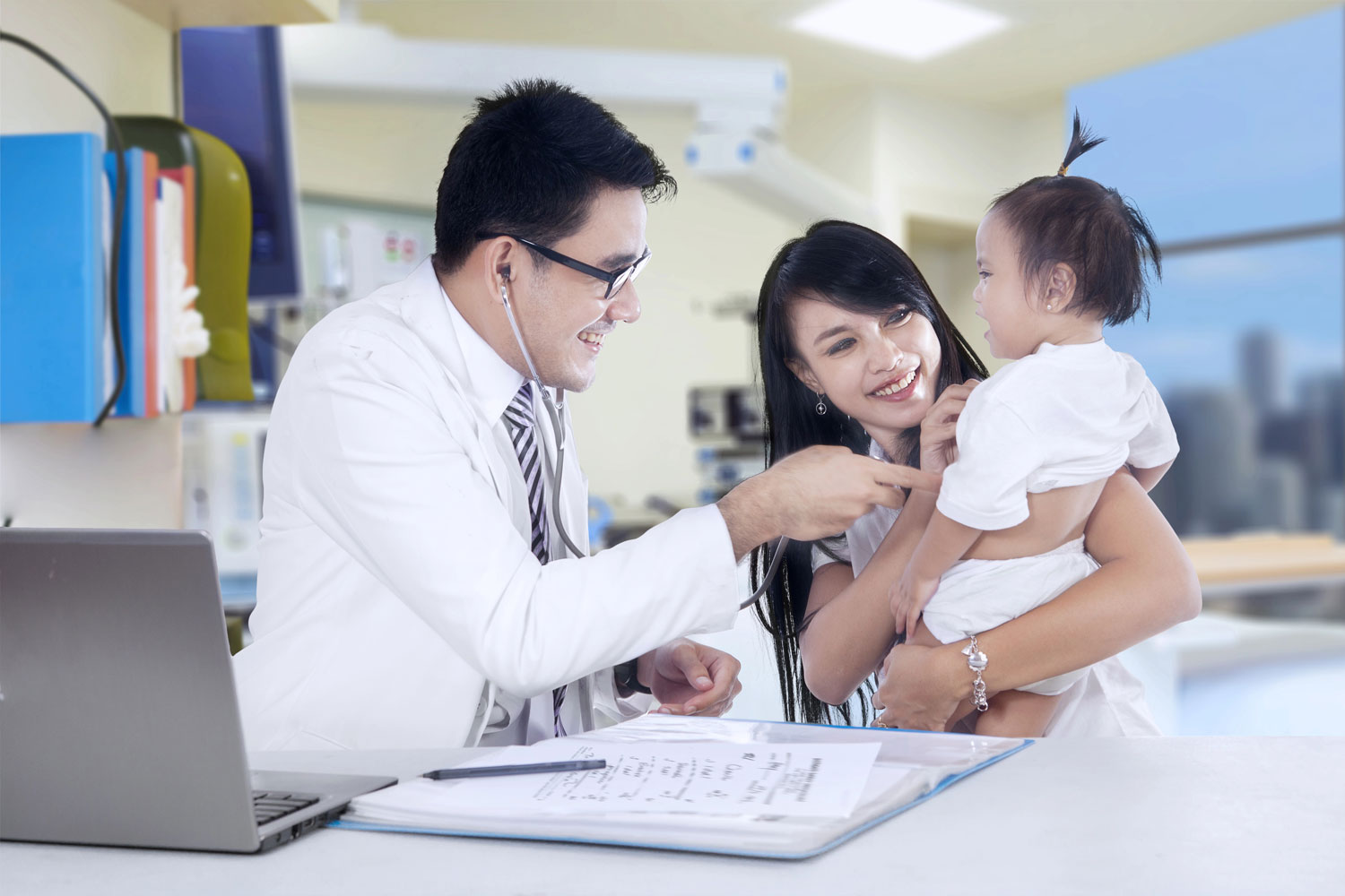 Family physician meetings with a mother and her young child